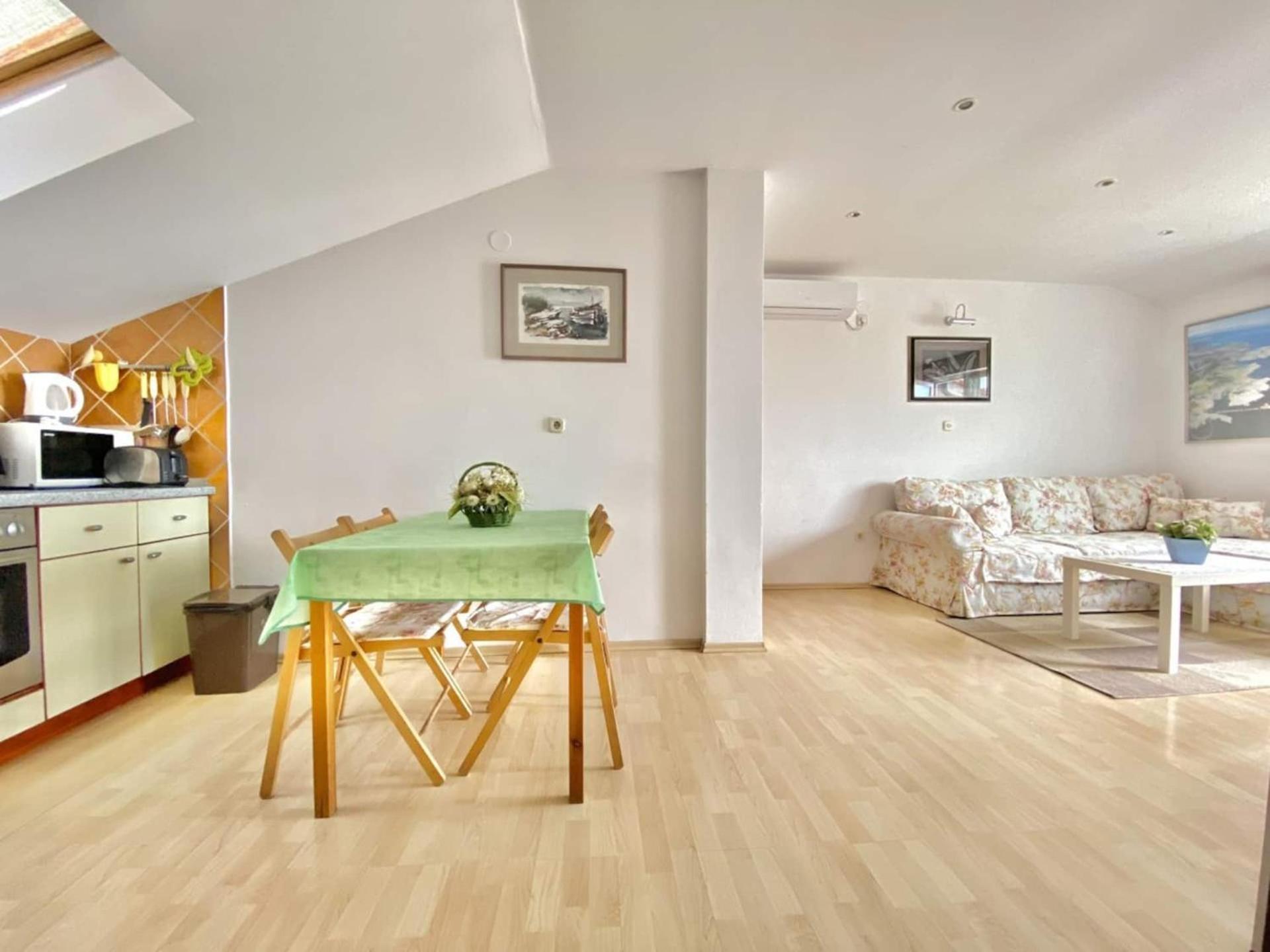Family Apartments Viva Close To The Beach Krk Town Extérieur photo