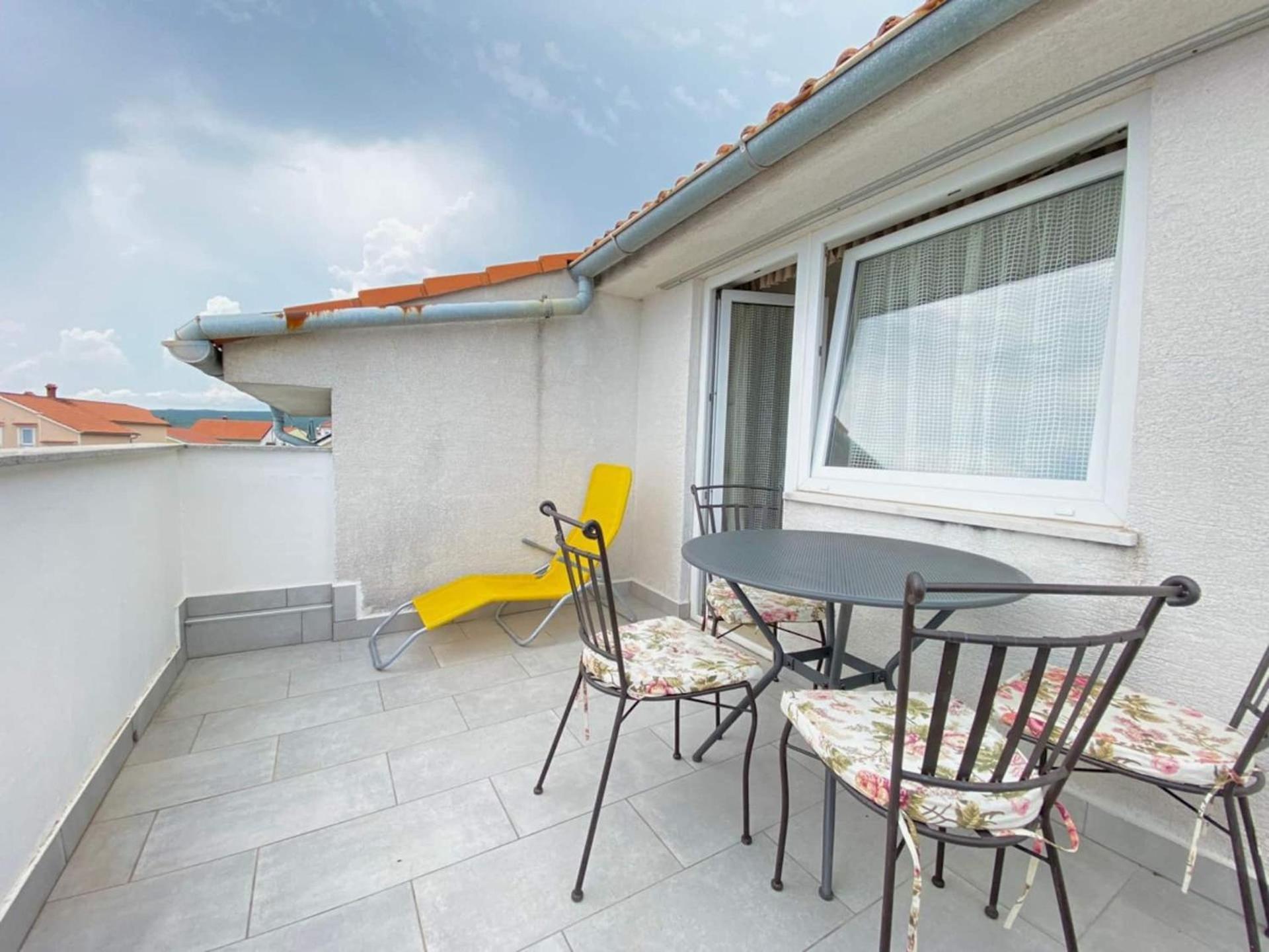 Family Apartments Viva Close To The Beach Krk Town Extérieur photo