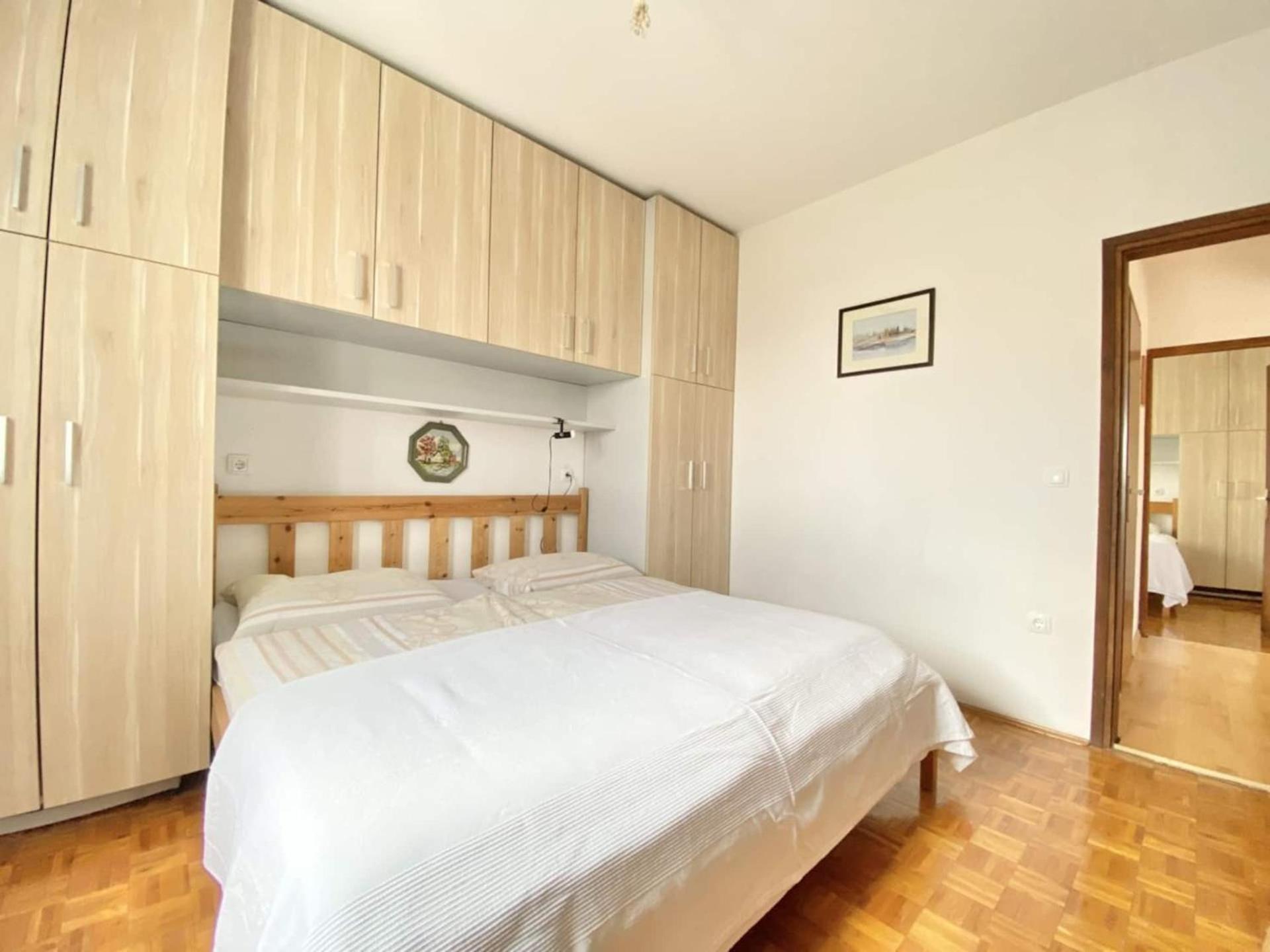 Family Apartments Viva Close To The Beach Krk Town Extérieur photo