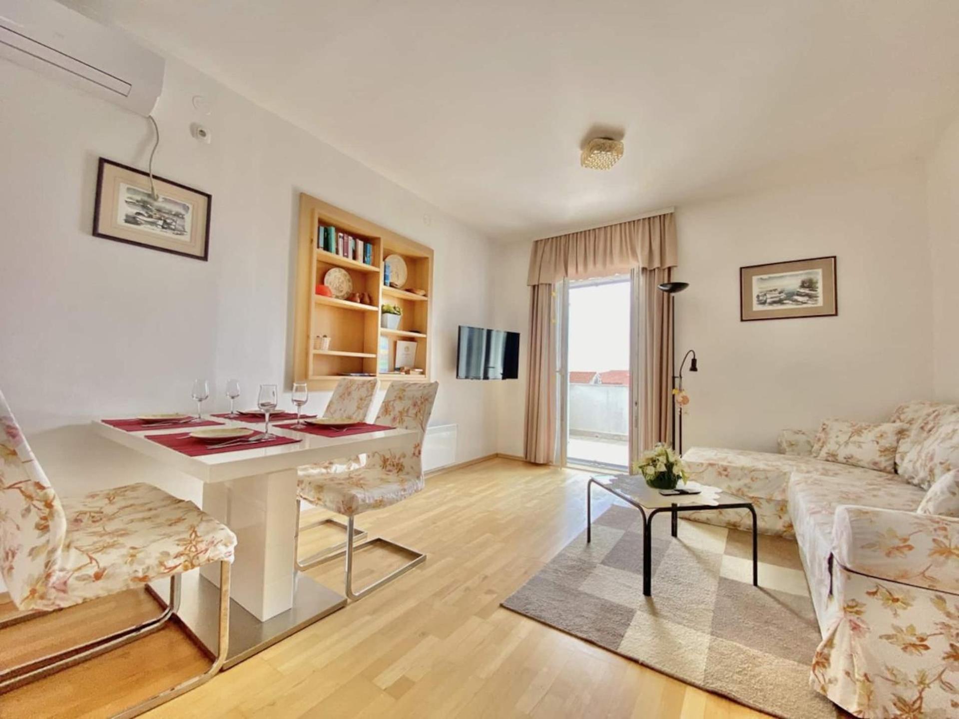 Family Apartments Viva Close To The Beach Krk Town Extérieur photo